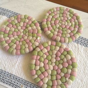 3 mats holders for hot pots